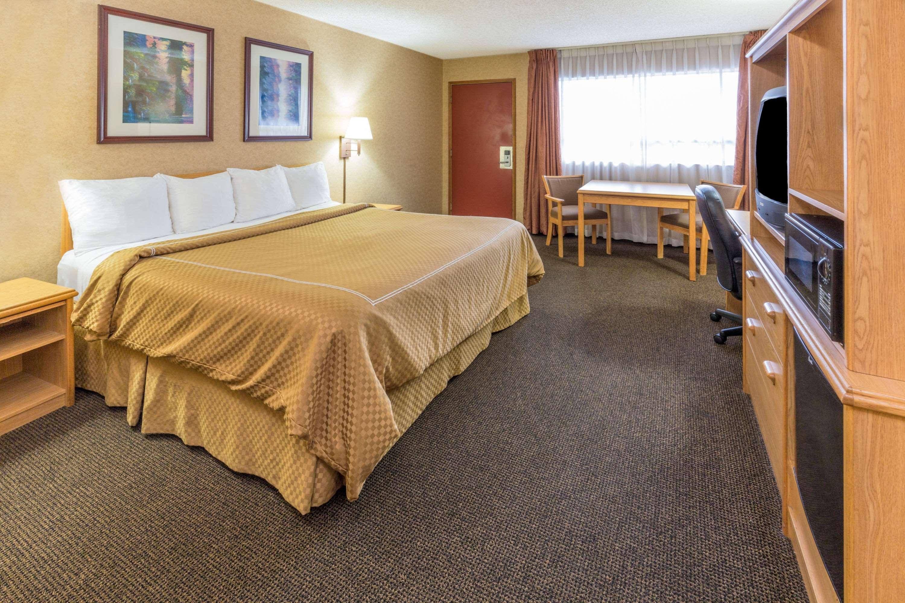 Days Inn By Wyndham Black Bear Salem Dış mekan fotoğraf